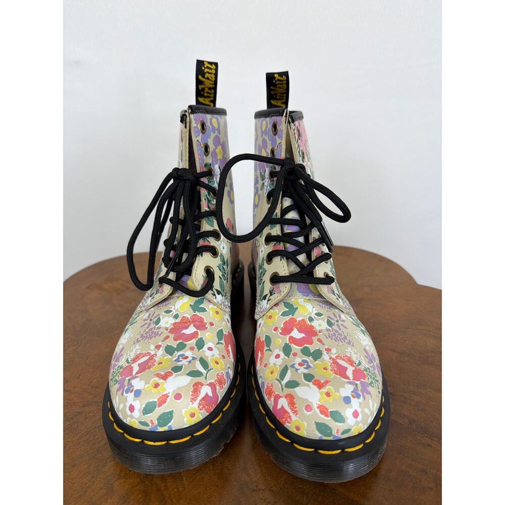 Dr. Martens Floral Print AirWair 8 Eye Lace Up Combat Boots Women's Size 5 - Picture 2 of 10